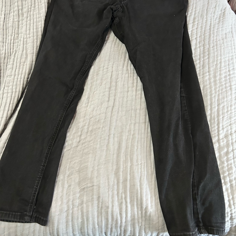 Black Skinny Jeans with Sleek Design
